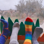 Calcetines de colores de las docentes del Cei el Nano